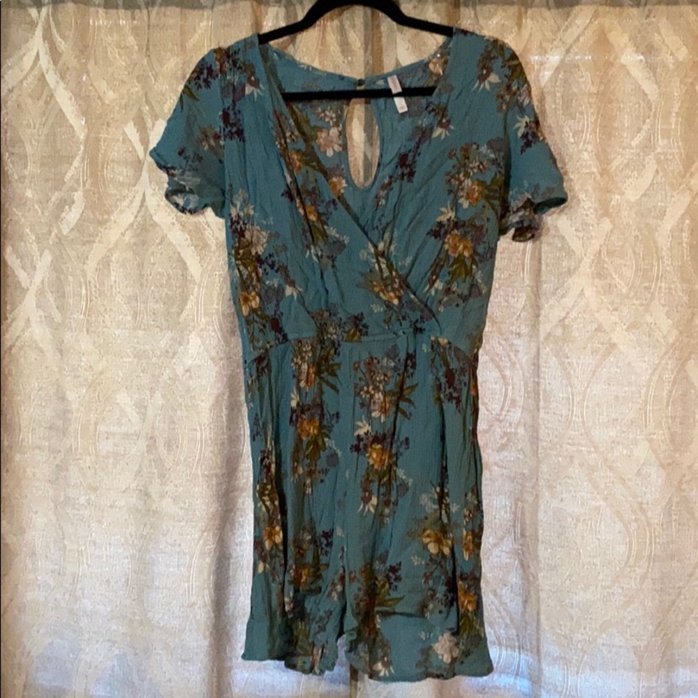 Xhilaration. Blue floral romper. Size L.